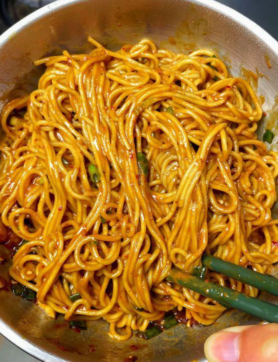 麻将胡了试玩在线网站免费-过早的仪式感：热干面芝麻酱拌匀的武